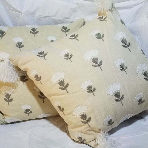 Threshold Accents 2 Beige Floral Tassel Throw Pillows Poshmark